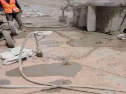 红河水泥混凝土路面板底注浆技术 路面脱空注浆整治方案